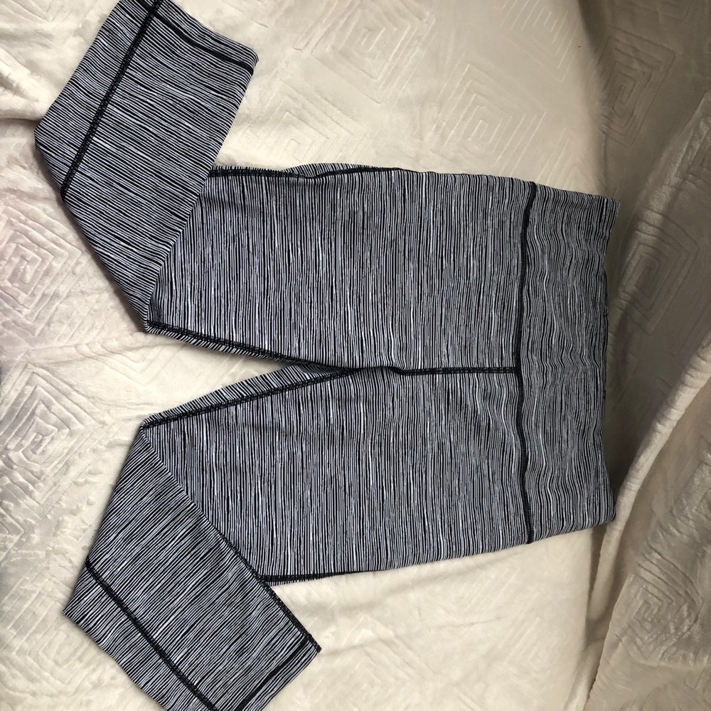 Ultimate Linear Lines Capri - image 5